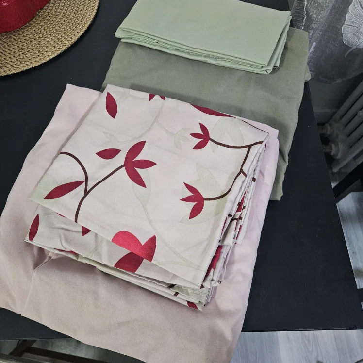 FREE Fitted sheets for full/double sized beds and pillowcases