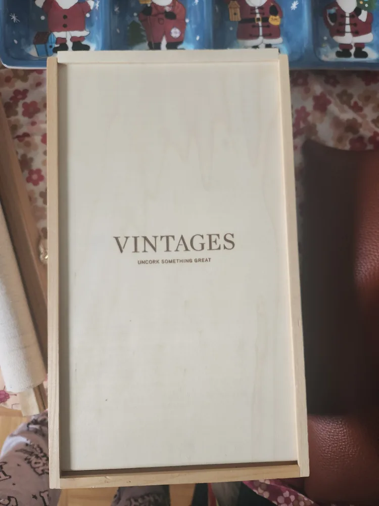 Vintages Wooden Box thumbnail