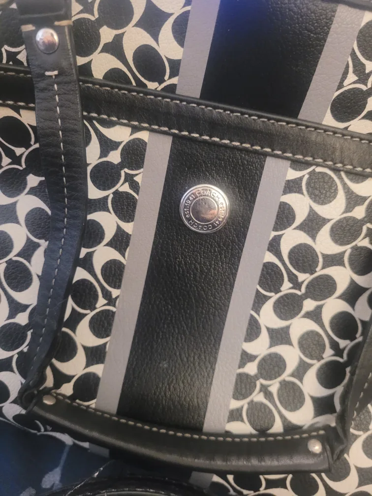 Coach Black & White Signature Tote Bag image indicator(2)