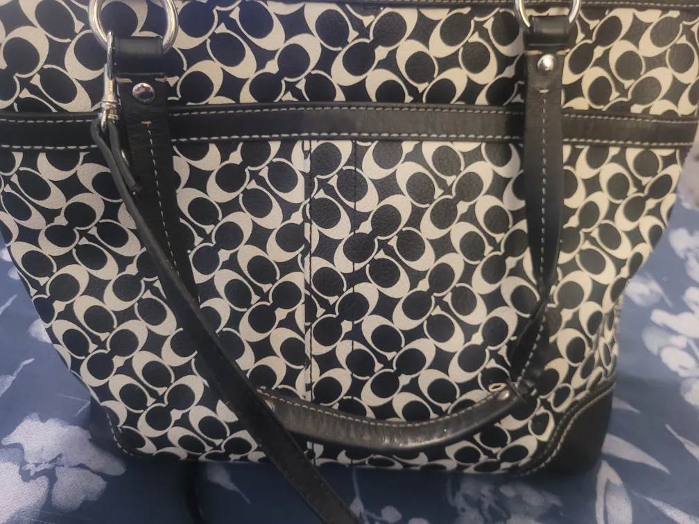 Coach Black & White Signature Tote Bag image indicator(5)