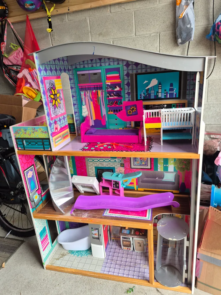 Dollhouse thumbnail