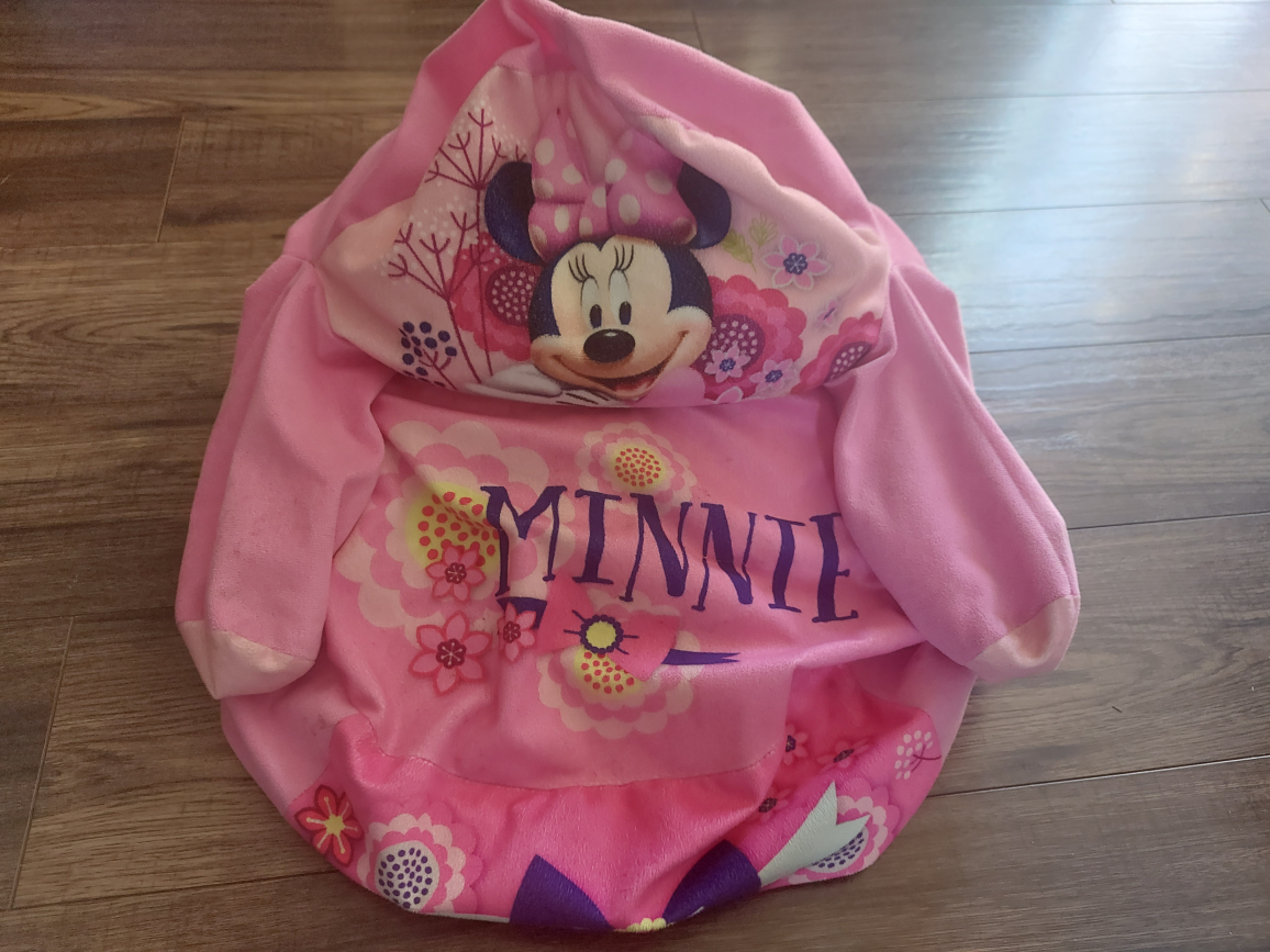 Minnie Mouse Chair with Hanging Picture - photo 3