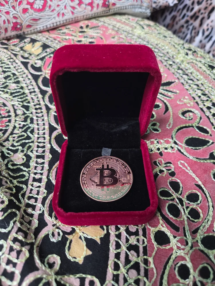 Bitcoin Commemorative Coin in Velvet Box thumbnail