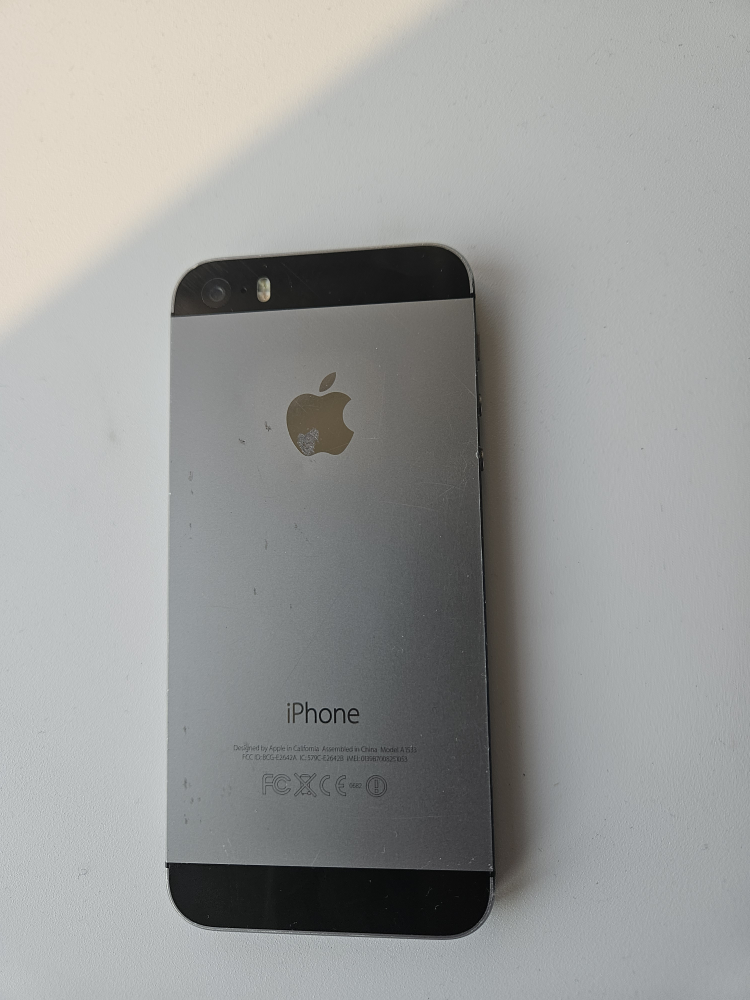 Apple iPhone 5S - Great Condition! - photo 2
