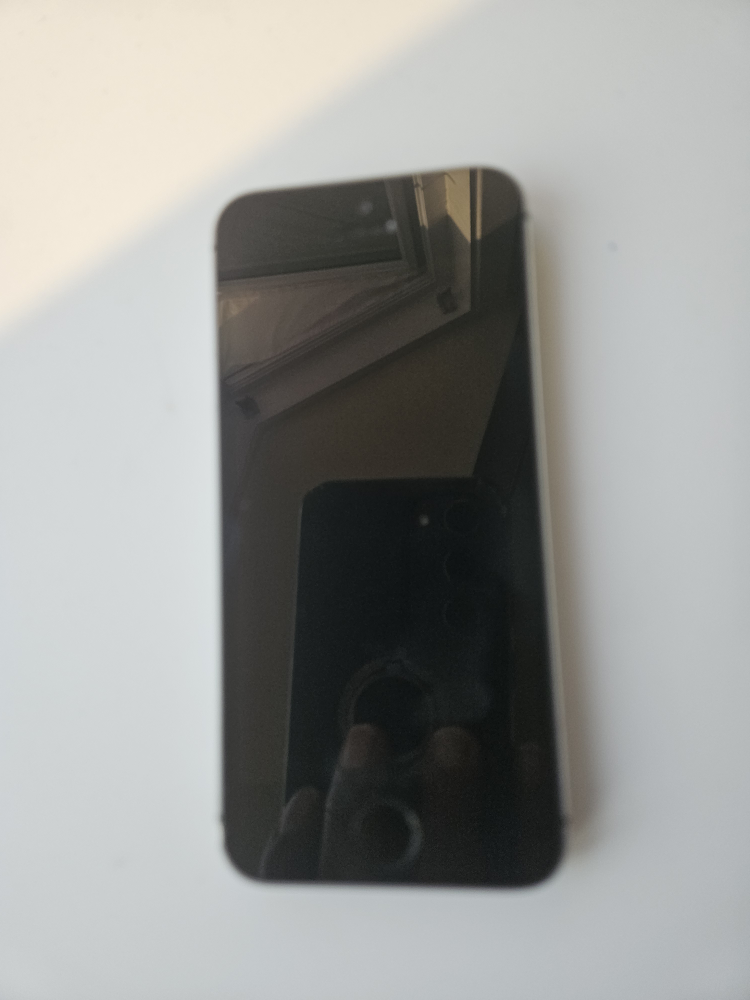 Apple iPhone 5S - Great Condition! - photo 3