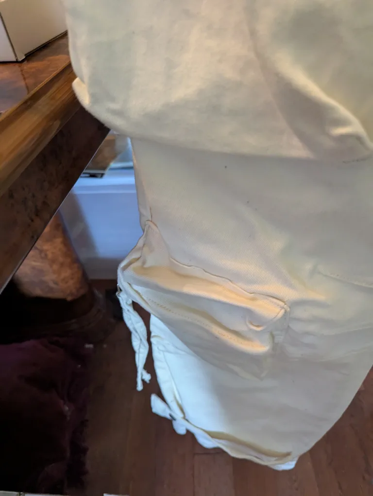 Hot Topic Cream Cargo Pants image indicator(3)