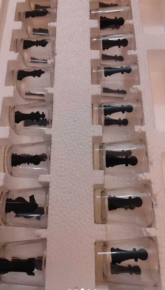 Glass Chess Set image indicator(3)