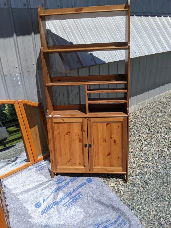 Wooden Hutch with Storage image indicator(4)