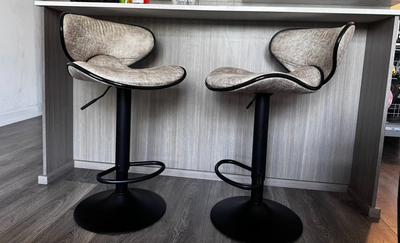HOMCOM Vintage Bar Stools (Set of 2) thumbnail