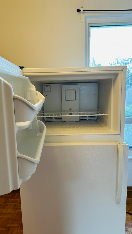 White Frigidaire Top Freezer Refrigerator - photo 4