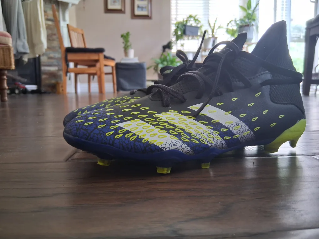 Adidas Predator Freak.3 Youth Soccer Cleats (size 6) image indicator(5)