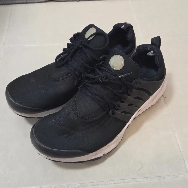 Nike Presto Black Sneakers thumbnail