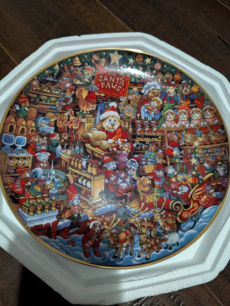 Franklin Mint Santa Paws' Workshop Plate thumbnail