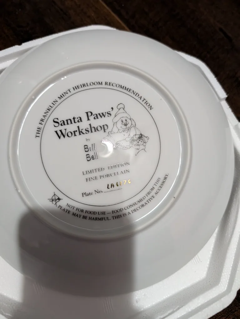 Franklin Mint Santa Paws' Workshop Plate image indicator(2)
