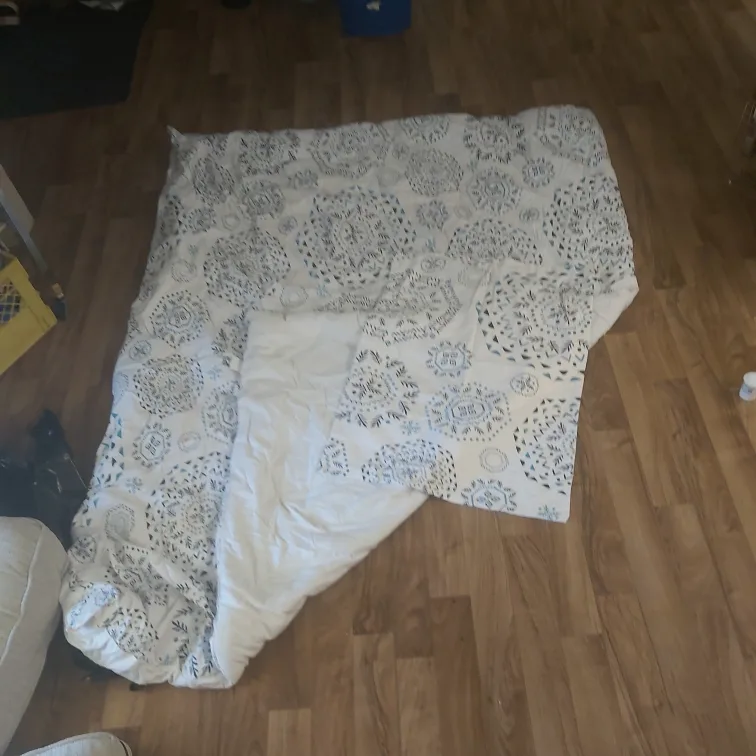 Patterned Comforter Set thumbnail