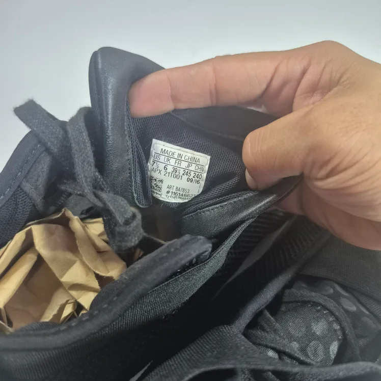 Y-3 Black Sneakers US 7.5 image indicator(3)