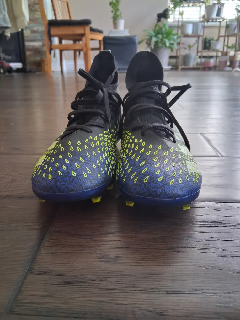 Adidas Predator Freak.3 Youth Soccer Cleats (size 6) image indicator(2)