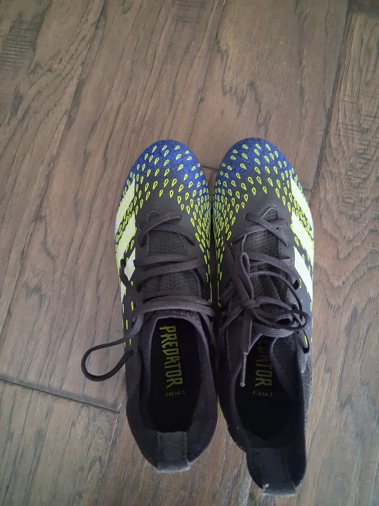 Adidas Predator Freak.3 Youth Soccer Cleats (size 6) image indicator(4)