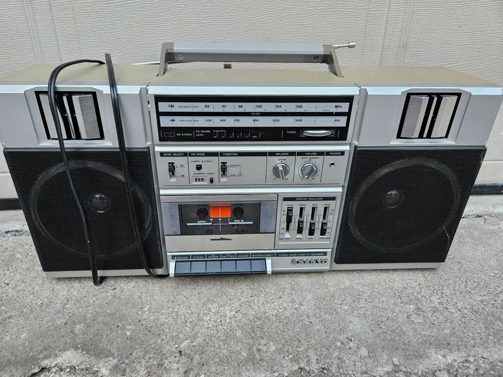 Vintage Sanyo Stereo Radio Cassette Recorder thumbnail