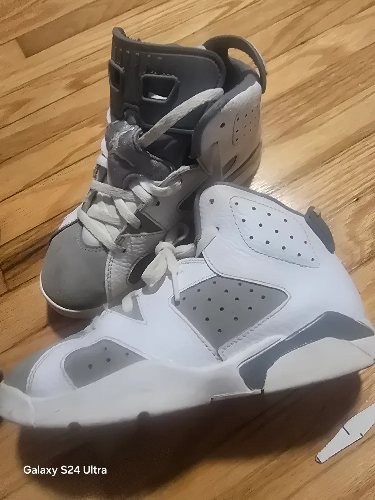 Jordan 6 Retro Grey/White Kids Size 3 thumbnail