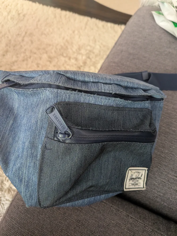 Herschel Seventeen Hip Fanny Pack unisex image indicator(2)