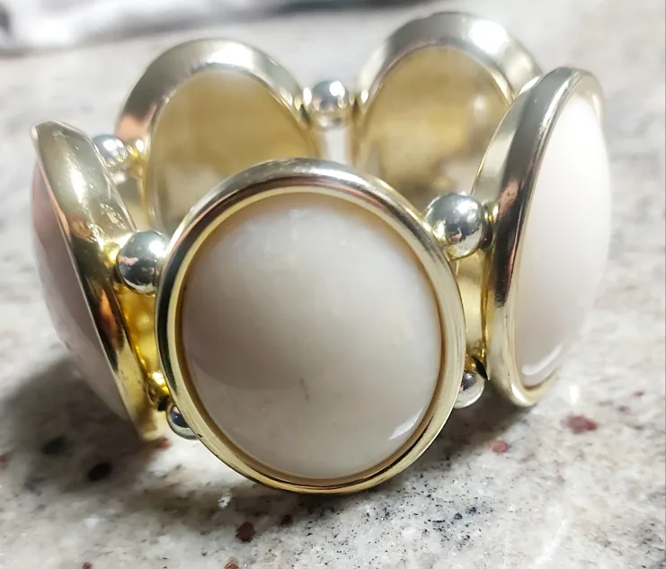 Vintage Gold Tone & White Bracelet image indicator(2)