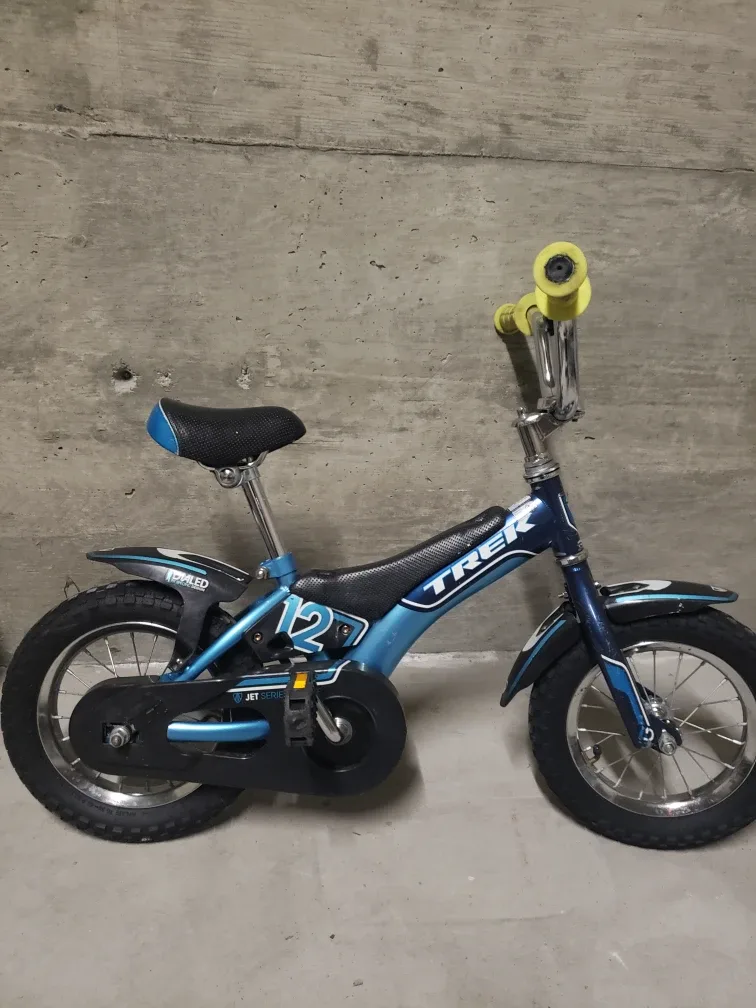 Trek Jet Series 12 Inch Kids Bike thumbnail
