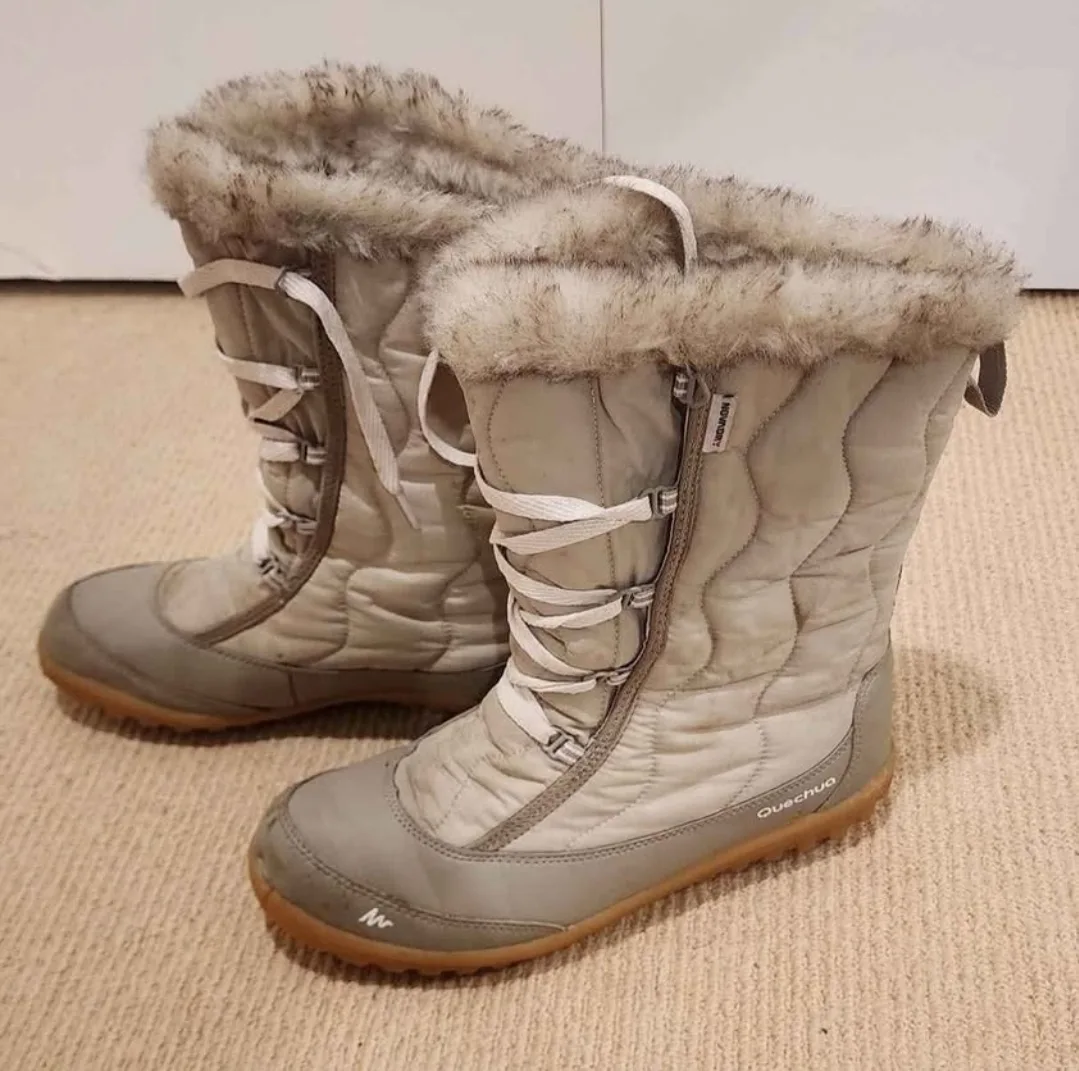 Assorted Women's Shoes image indicator(9)