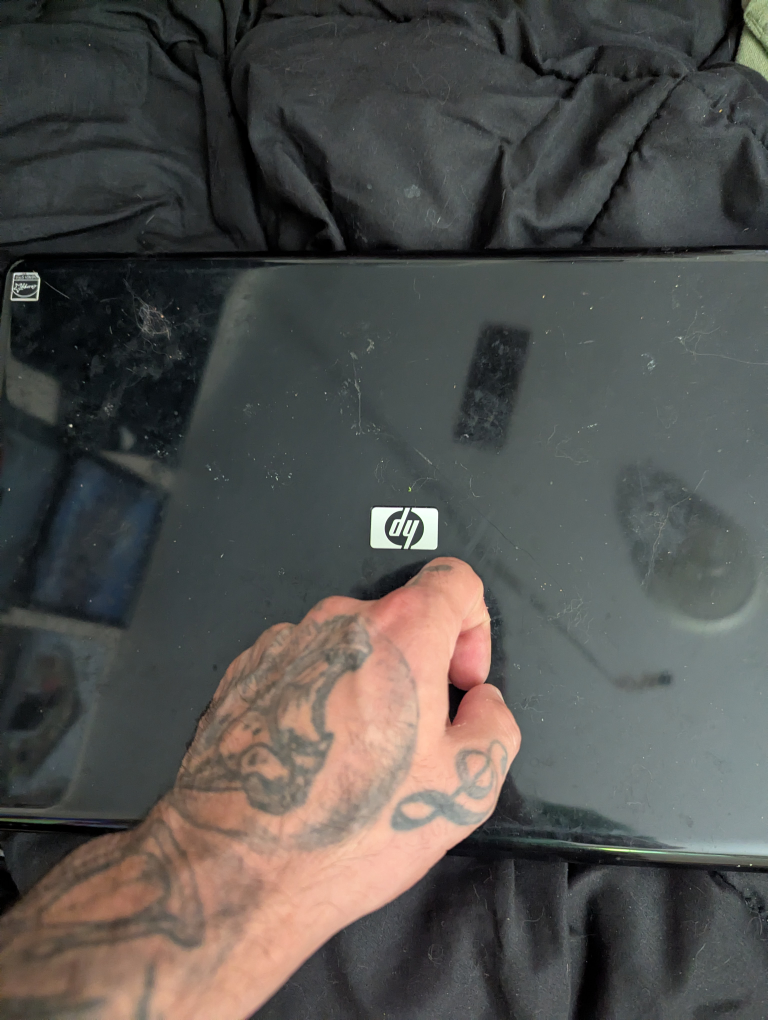 HP Laptop - photo 2