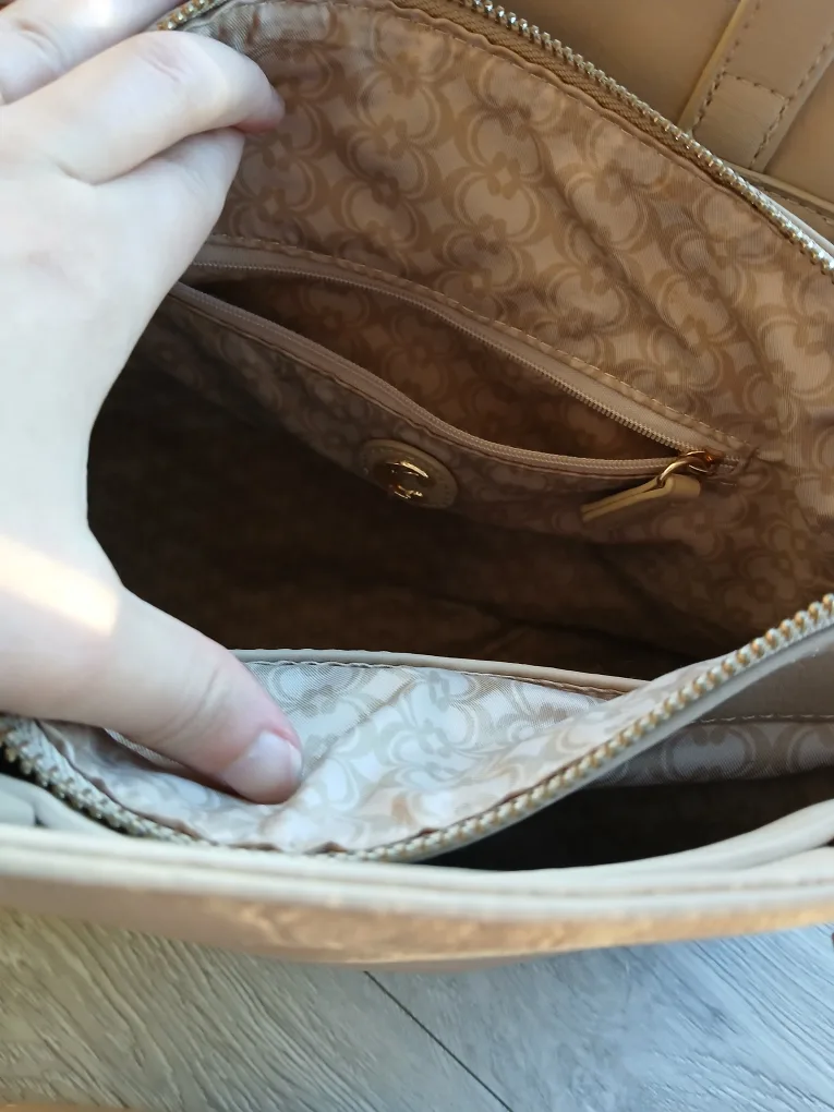 Beige handbag or crossbody bag; beautiful purse image indicator(7)