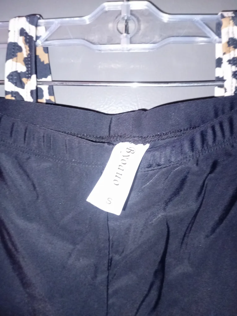 NEW!  Byoduo Black Shorts & Leopard Swimsuit - Size S image indicator(4)