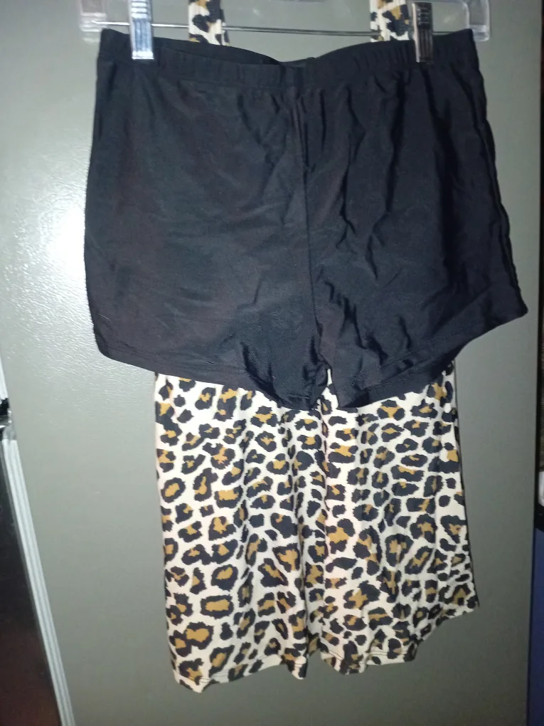 NEW!  Byoduo Black Shorts & Leopard Swimsuit - Size S image indicator(5)