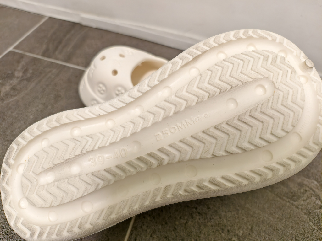 White Clogs Size 9 - photo 3