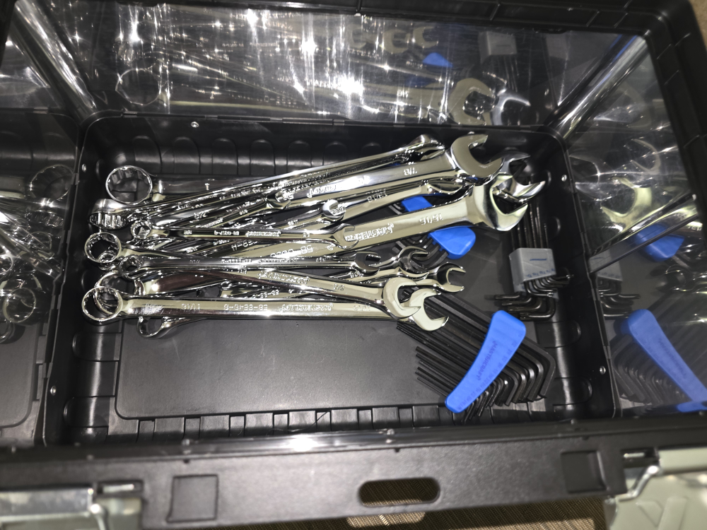 Maximum 19" Heavy Duty Metal Locking Tool Box - photo 2