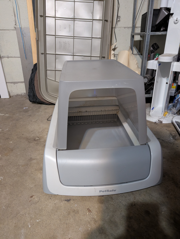 PetSafe ScoopFree Self-Cleaning Litter Box