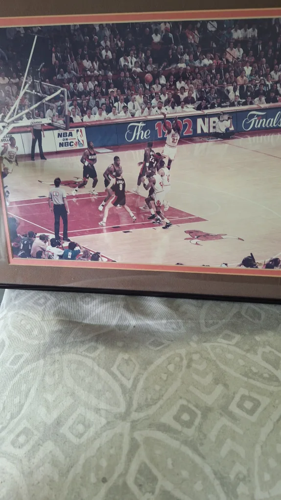 Two Bull's 1992 finals pictures pickup And Cash Only image indicator(2)