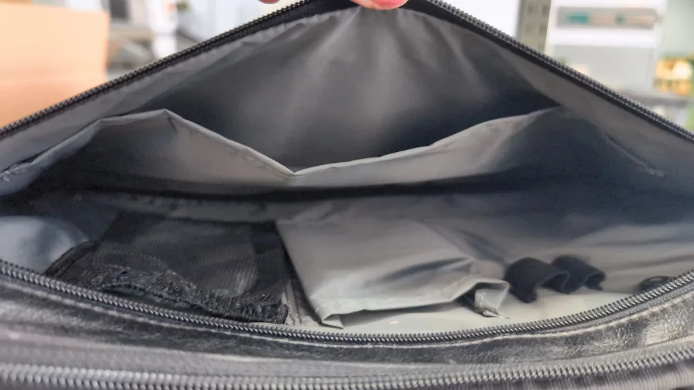 IBM THINKPAD Black Leather Laptop Work Bag briefcase image indicator(4)