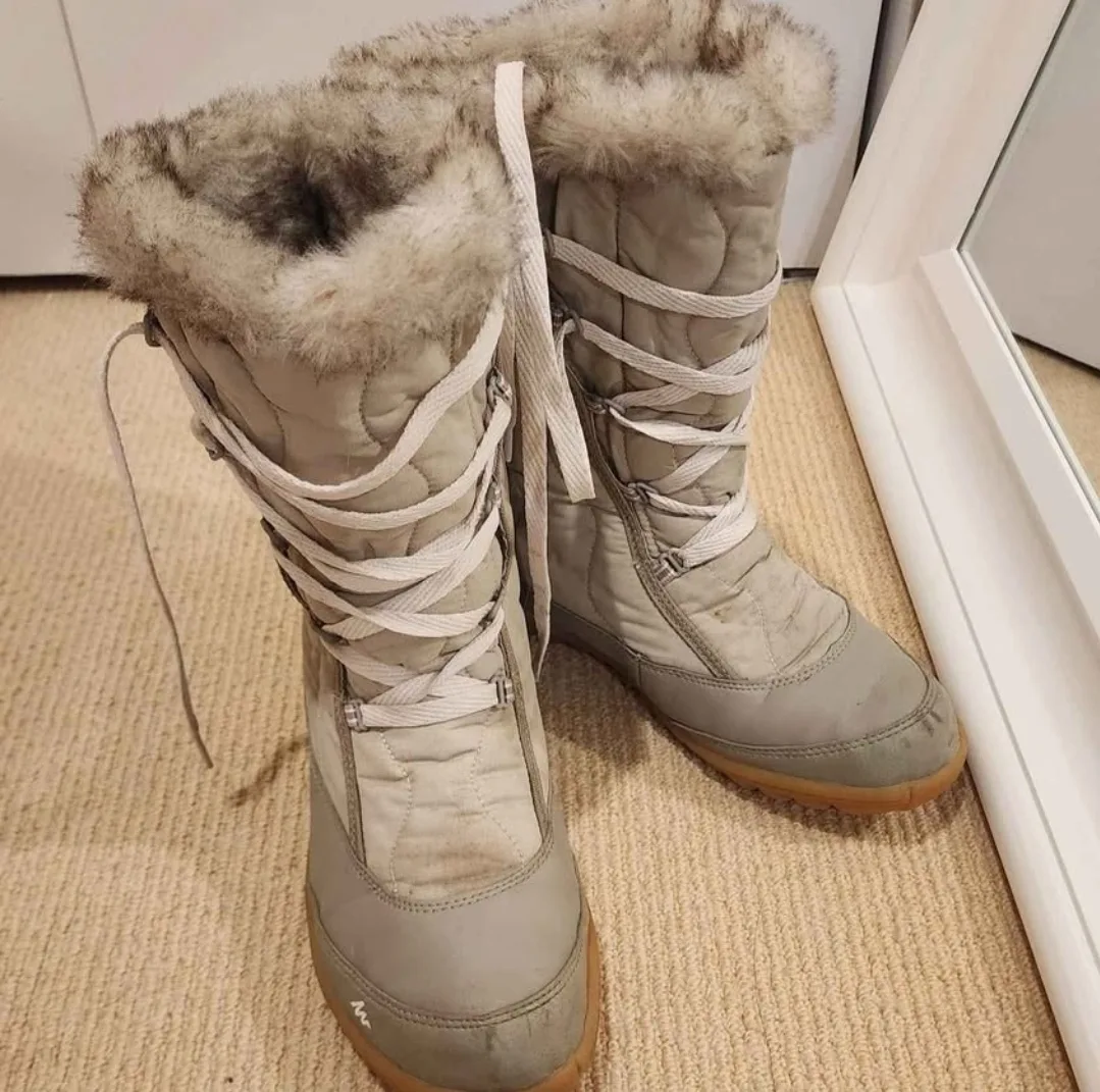 Assorted Women's Shoes image indicator(8)