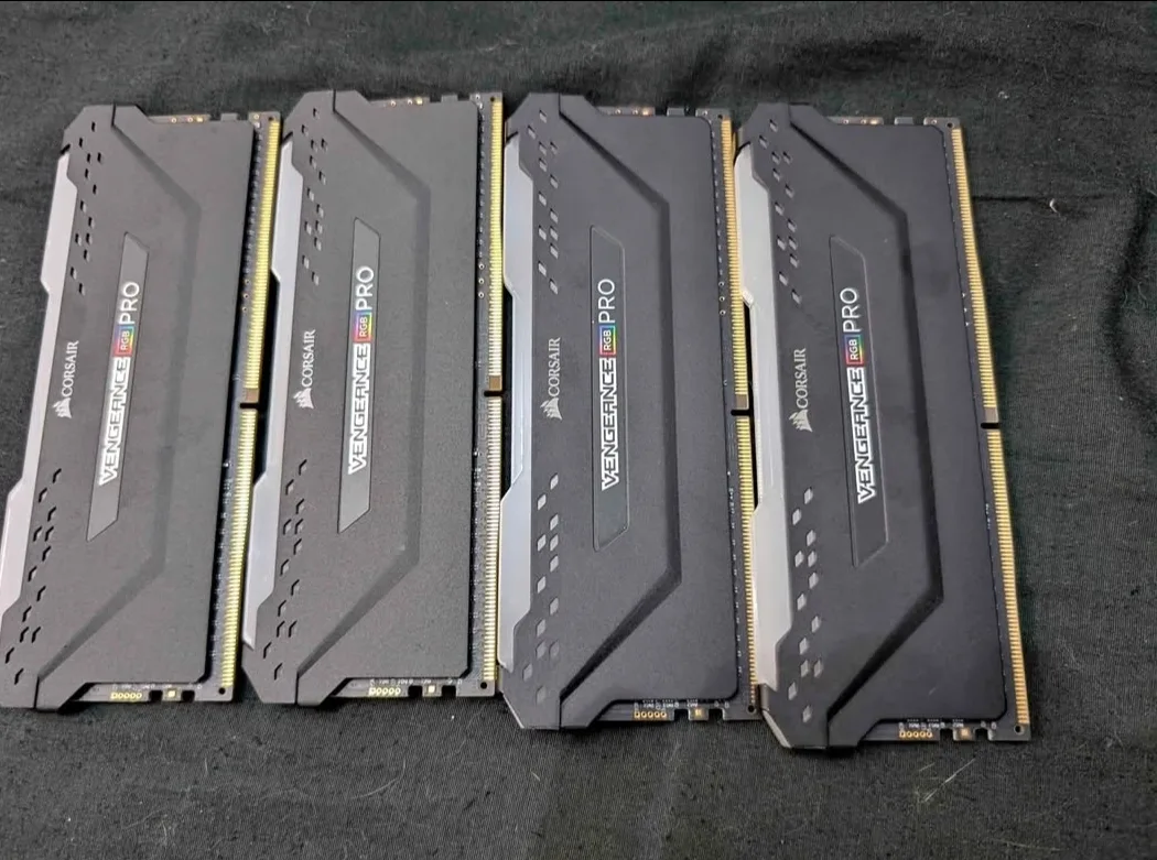 Corsair Vengeance RGB PRO DDR4 32GB (4x8GB) RAM thumbnail