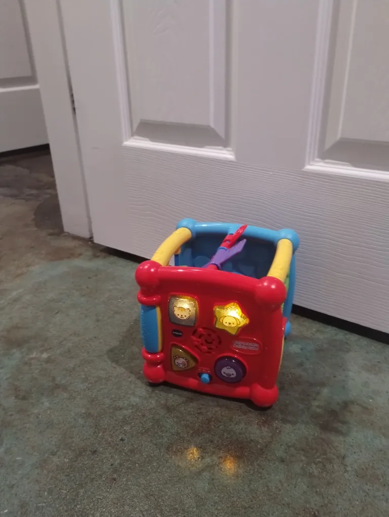 VTech Drop & Go Dump Truck thumbnail