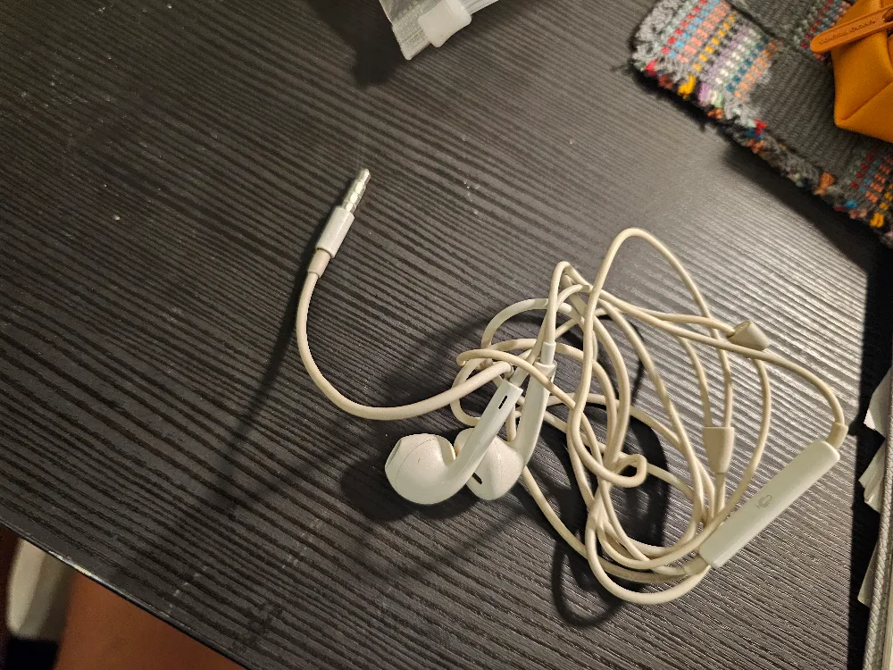 Apple EarPods - Wired image indicator(7)