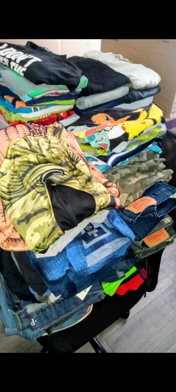 Mixed Lot of Boys' Clothing & Hats image indicator(5)