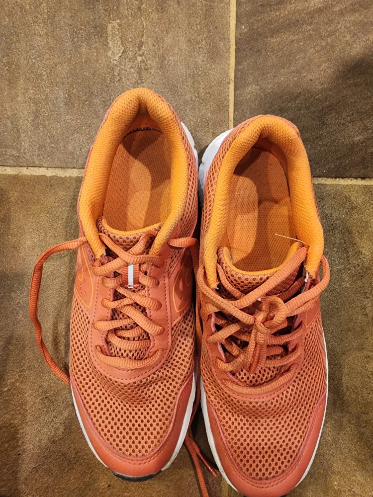 Assorted Women's Shoes image indicator(3)