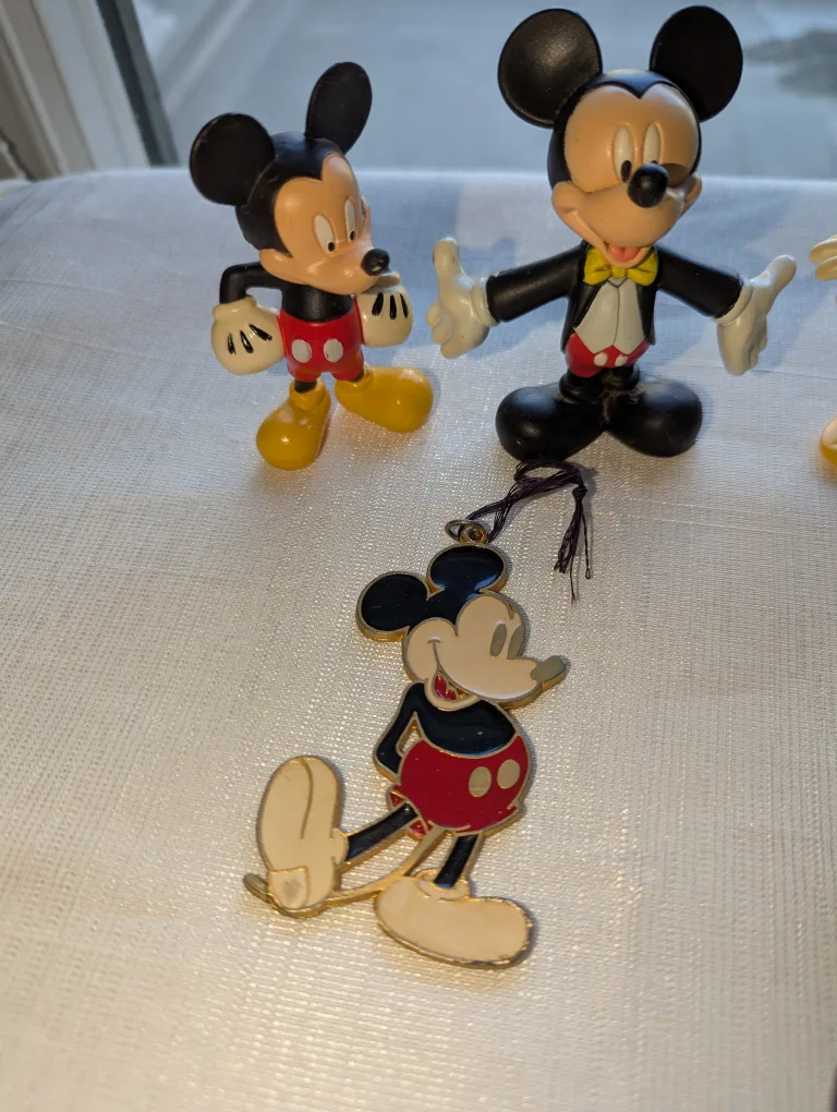 Disney Mickey Mouse Lot image indicator(2)