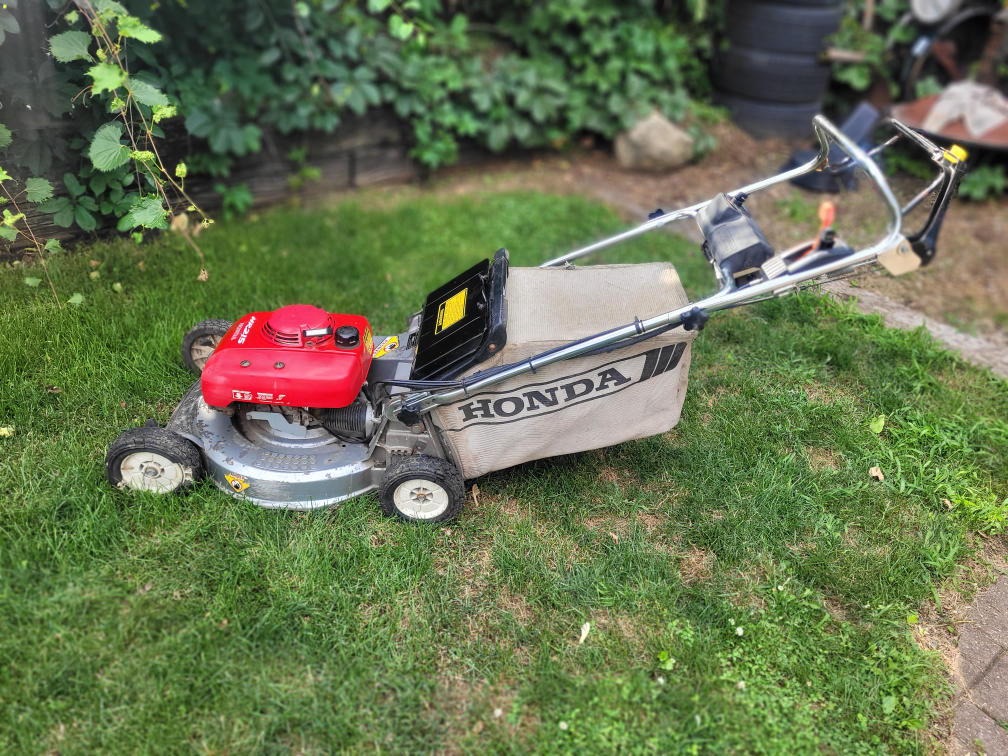 Honda HR215 Hydrostatic Lawn Mower - photo 2