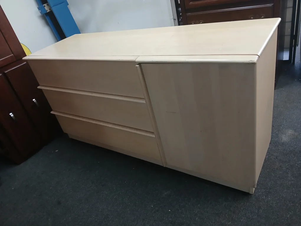 dresser thumbnail