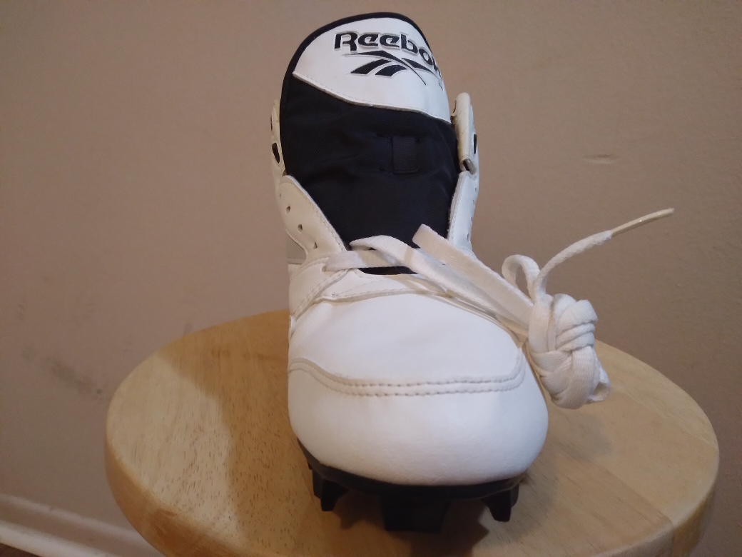 🥕90s Base/football Cleats - Vintage, Fair, Soles Almost New 🥕 - photo 2