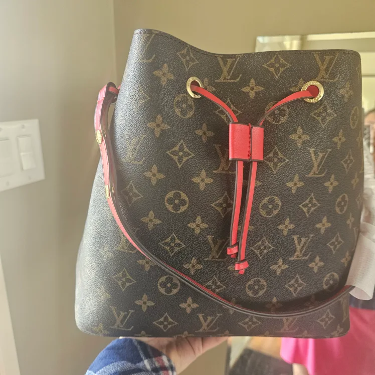 Louis Vuitton Neonoe Monogram Bucket Bag thumbnail