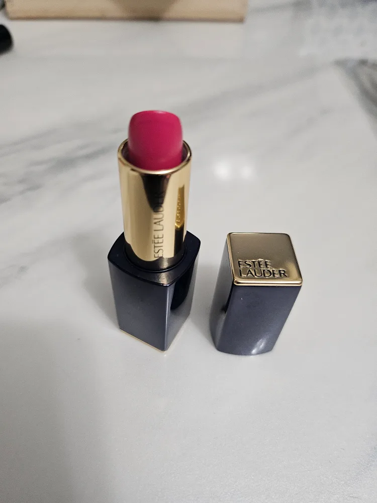 Estee Lauder Lipstick thumbnail