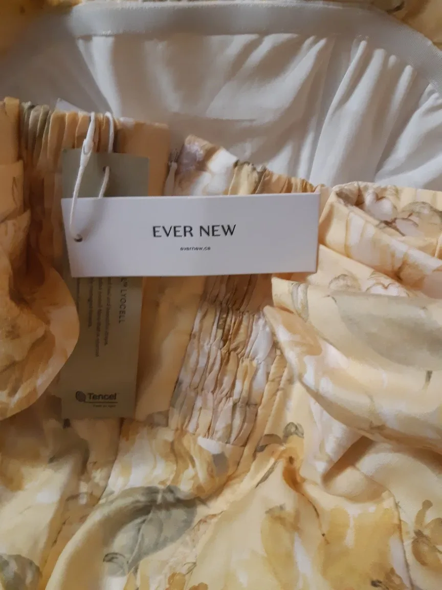 Ever New 'Jacquie' Off Shoulder Mini Dress - Size 2 image indicator(5)